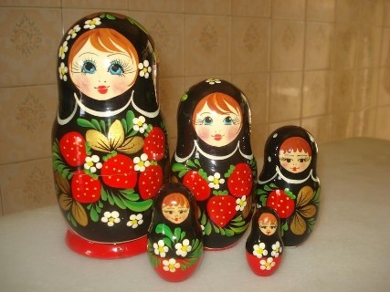 Theo quan niệm của người Nga, những búp bê này tượng trưng cho hình ảnh người mẹ với khả năng sinh sôi nảy nở và sự bao dung của người phụ nữa.